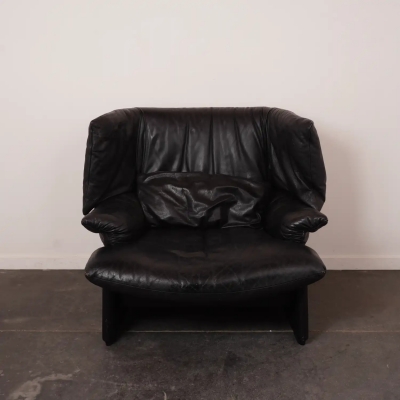 Fauteuil en cuir CASSINA années 80 made in Italy