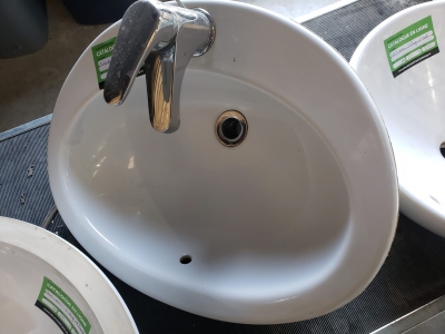 Lavabo avec robinet à encastrer