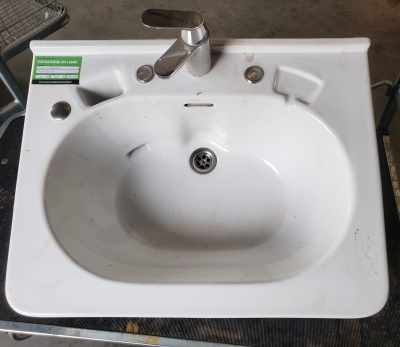 Évier avec robinet