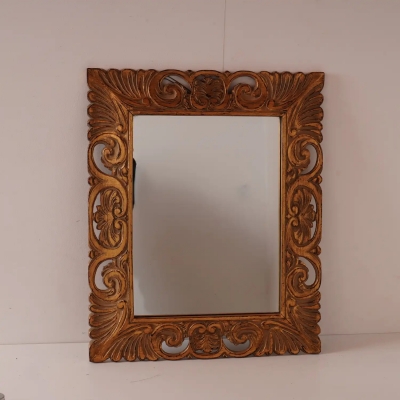 Miroir en bois doré vintage