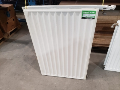 Radiateur vertical avec fixation