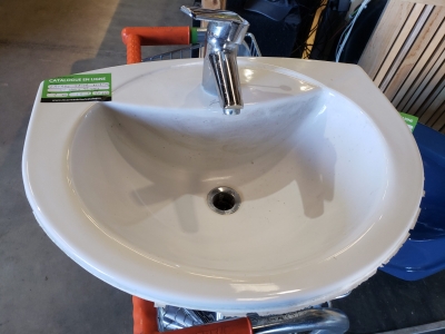 Lavabo avec robinet Jacob Delafon