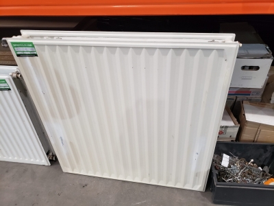 Radiateur vertical avec fixation