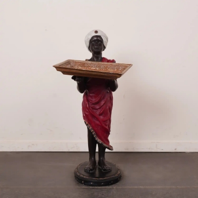 Sculpture/vide poche de serviteur Maure en pl&acirc;tre polychrome sur socle. Ann&eacute;es 30.