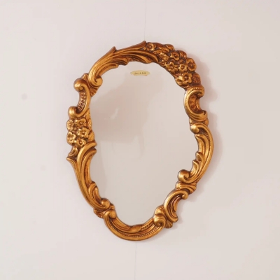 Miroir en bois dor&eacute; vintage