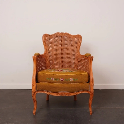 Fauteuil berg&egrave;re style Louis XV