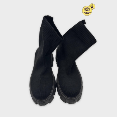 Bottines chaussettes noires semelle crantée 🥾
