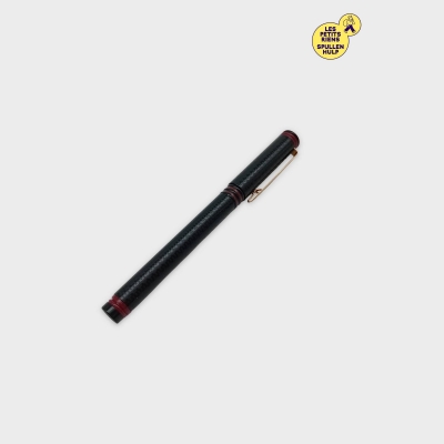 Stylo plume noir et rouge élégant