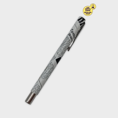 Stylo à bille recouvert de papier journal original