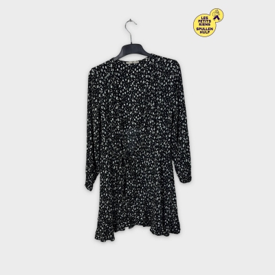 Robe fleurie noire et blanche America today manches longues volantées