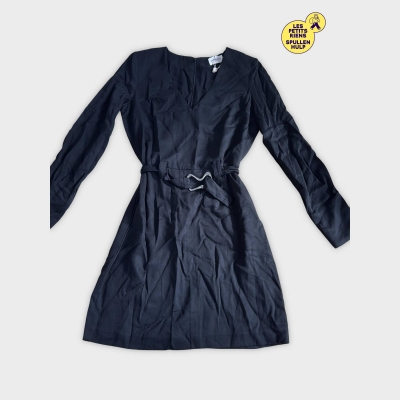 Robe noire avec ceinture originale 🛒