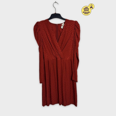 Robe rouge motifs 