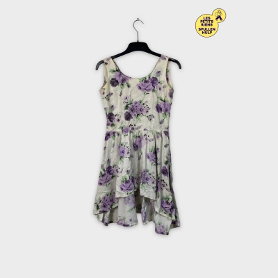 Robe d'été à fleurs violettes et vertes