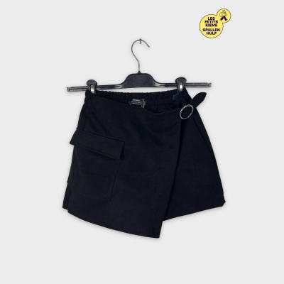 Short Bershka noir avec détails anneaux S 🖤