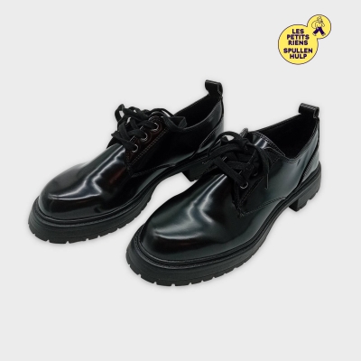 Zara chaussures noires vernies lacets semelles épaisses T39