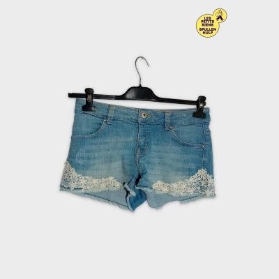 Short En Jean Clockhouse Bleu Clair M Avec Dentelle Et Bords Effiloch&eacute;s