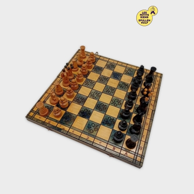 Jeu D'échecs En Bois Sculpté Vintage