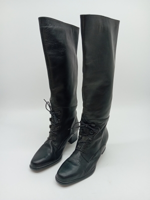 Bottes Hautes En Cuir Noir À Lacets