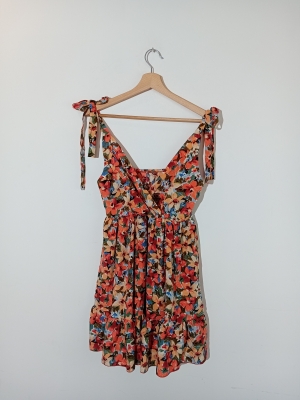 Robe D'été Fleurie À Bretelles Nouées Shein