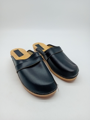 Sabots En Cuir Et Bois Noirs