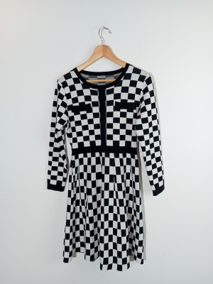 Robe patineuse à damier noir et blanc