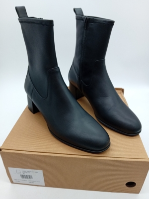 Bottines En Cuir Noir Unisa