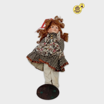Poupée De Collection Ancienne Cheveux Roux Robe Carreaux Support Bois