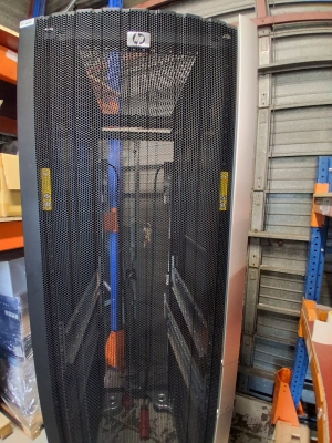 Lot de 3 armoires serveur identiques.HP 10842 G2 42U Wide Server Rack. 