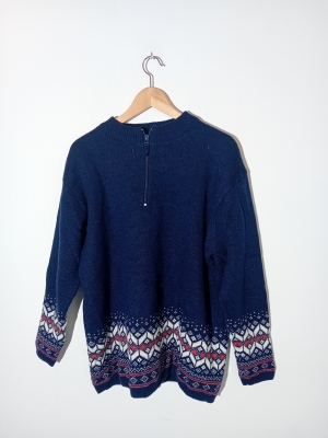 Pull en laine m&eacute;rinos bleu marine &agrave; motifs nordiques