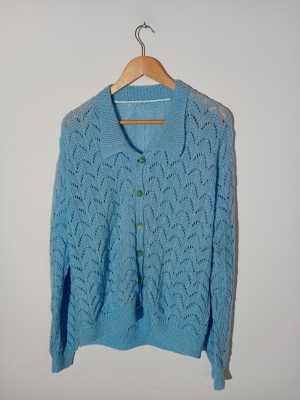 Gilet en maille ajour&eacute;e bleu vintage XL