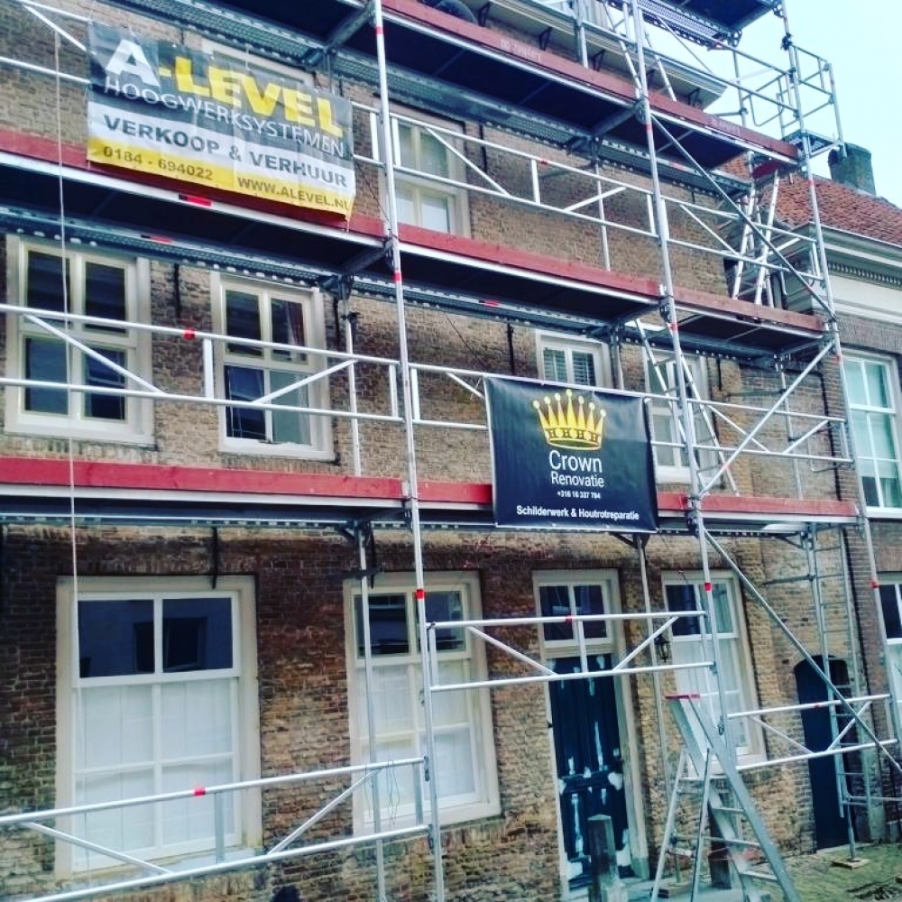 Schilderwerk binnen en buiten, behangen en houtrot herstel 