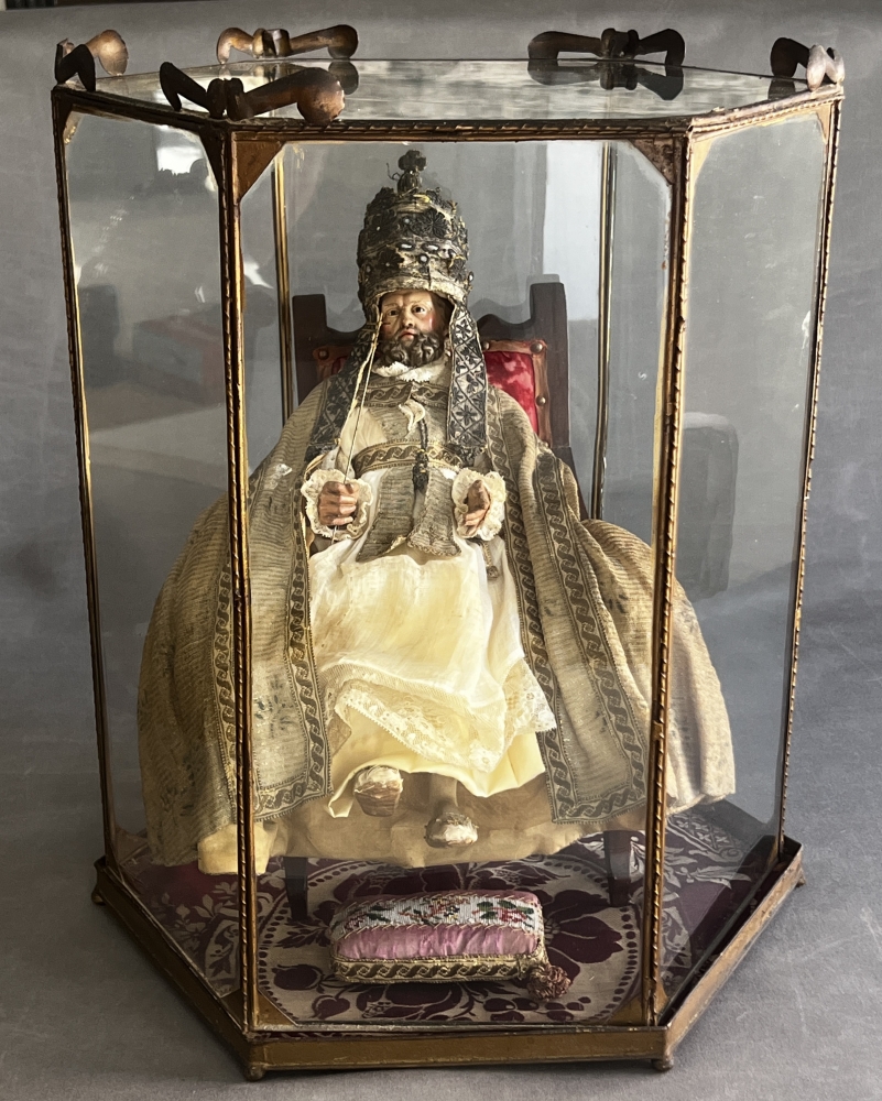 San Pedro en Cátedra, talla en madera policromada del siglo XVII, articulado