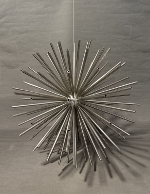 Curtis Jere, escultura Sputnik, sea urchin, acero, de 1970 aprox., USA