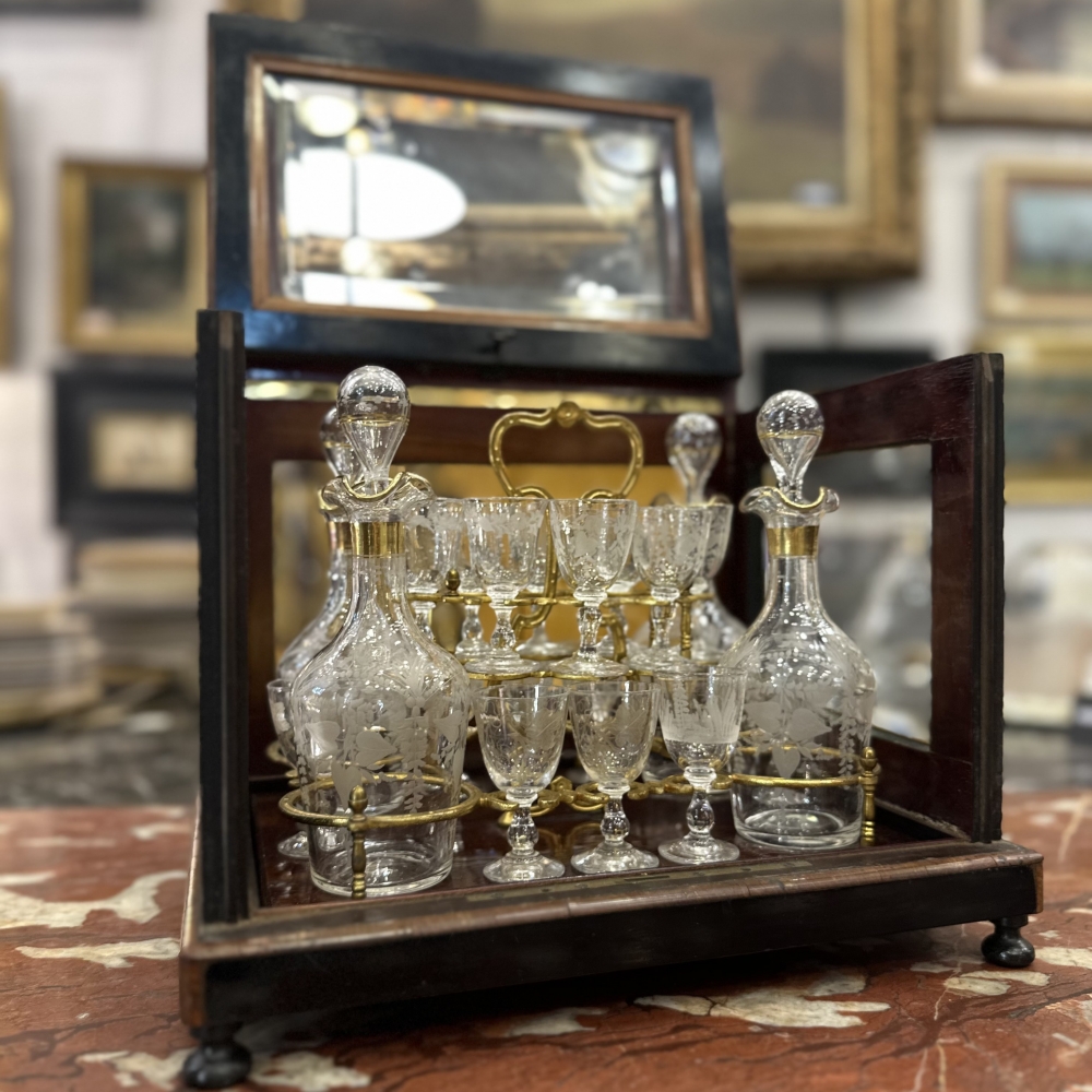 Licorera, palosanto y ébano, ormolú, cristal de Baccarat grabado, Napoleón III, circa 1880, Francia