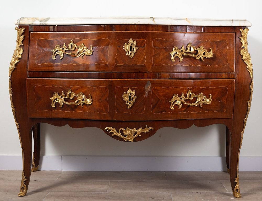 Cómoda francesa, hacia 1750, Louis XV, estampillada por Antoine-Mathieu Criard JME
