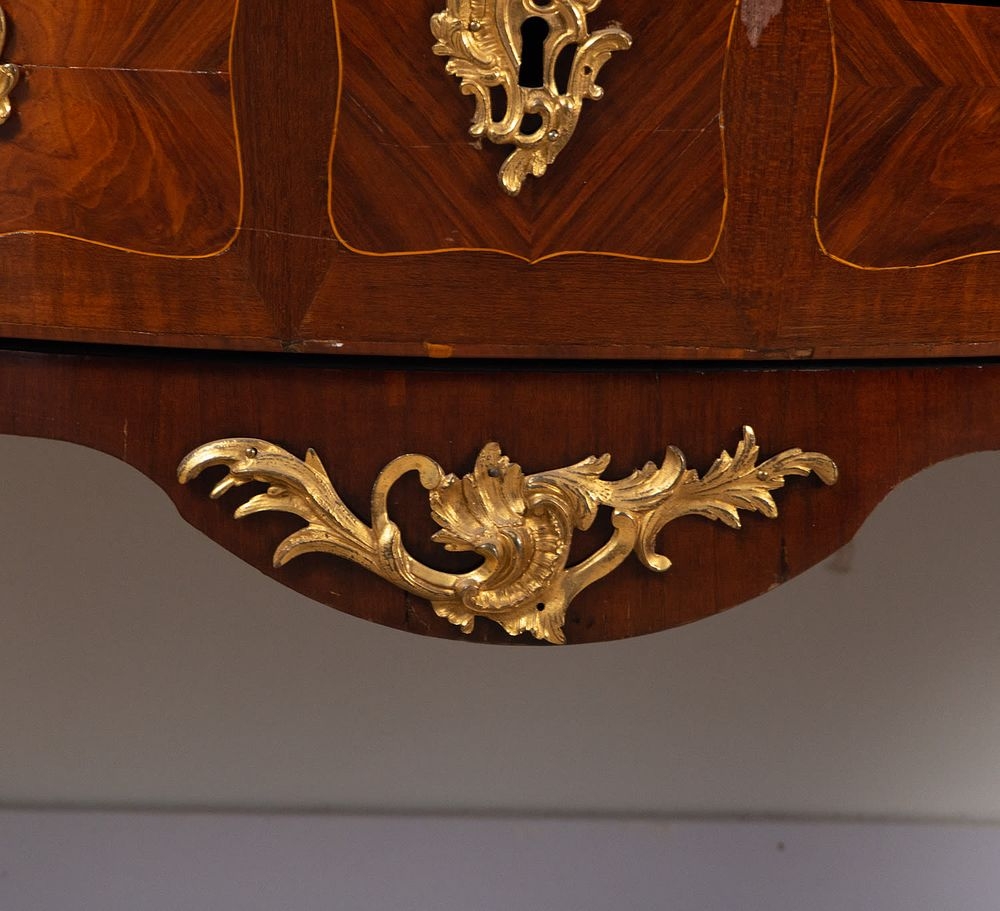 Cómoda francesa, hacia 1750, Louis XV, estampillada por Antoine-Mathieu Criard JME