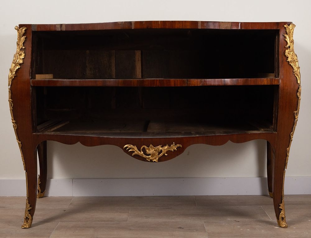 Cómoda francesa, hacia 1750, Louis XV, estampillada por Antoine-Mathieu Criard JME