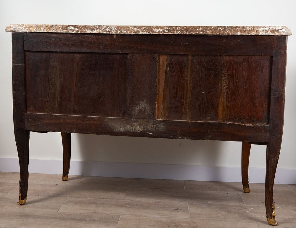 Cómoda francesa, hacia 1750, Louis XV, estampillada por Antoine-Mathieu Criard JME