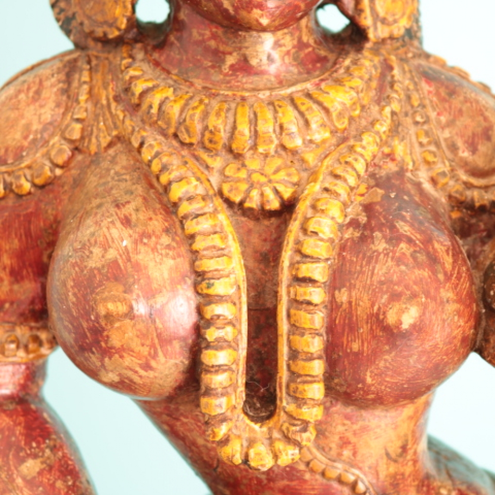 Escultura antigua india de apsara en madera policromada, siglo XIX