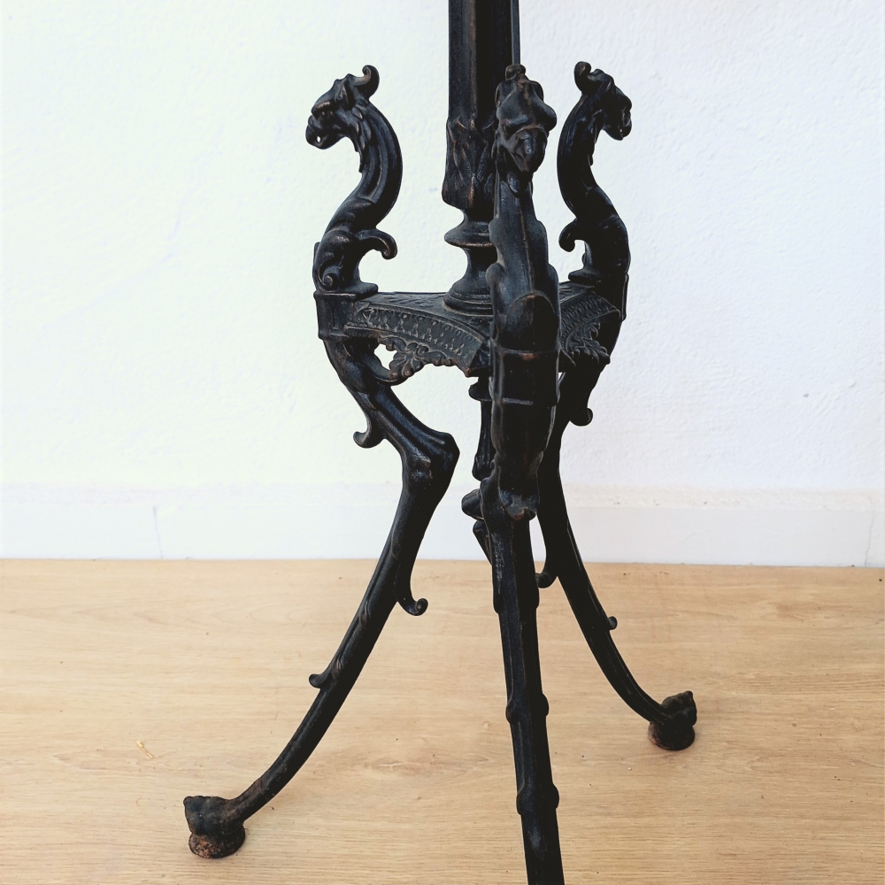 Mesa de flores de hierro fundido, Historicismo 1850 - 1880