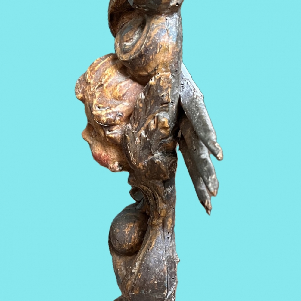 Marco de espejo barroco español con querubines tallados, siglo XVIII