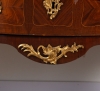 Cómoda francesa, hacia 1750, Louis XV, estampillada por Antoine-Mathieu Criard JME