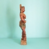 Escultura antigua india de apsara en madera policromada, siglo XIX