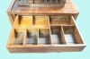 Caja registradora española para pesetas, principios del siglo XX, restaurada y cobrizada con mueble expositor original