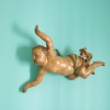 Putto barroco español de gran tamaño, tallado en madera de pino y policromado a mano, realizado durante el siglo XVIII