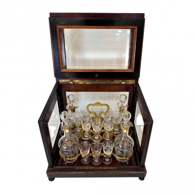 Licorera, palosanto y ébano, ormolú, cristal de Baccarat grabado, Napoleón III, circa 1880, Francia