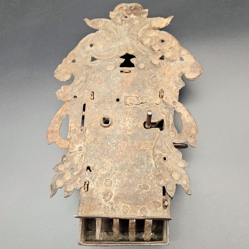 Cerradura de puerta / armario barroca original de 1740