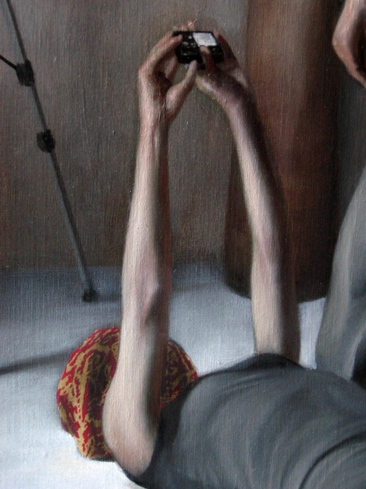 Pintura contemporánea, óleo y pan de plata, Jesús Herrera con escena arquitectura interior, cámara