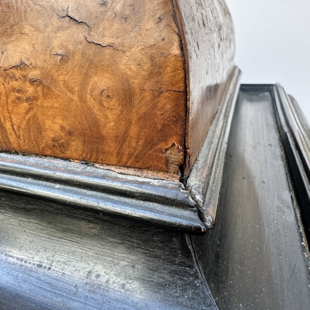 Cofre / Joyero, madera ebonizada, chapa de raíz y hueso, siglo XIX, Belfort, Alemania