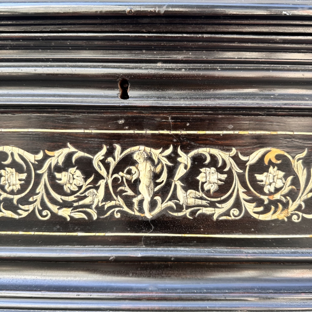 Cofre / Joyero, madera ebonizada, chapa de raíz y hueso, siglo XIX, Belfort, Alemania